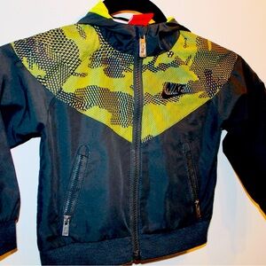 Boys NIKE windbreaker. Size 2t. Worn. In great condition. Toddler boys jacket